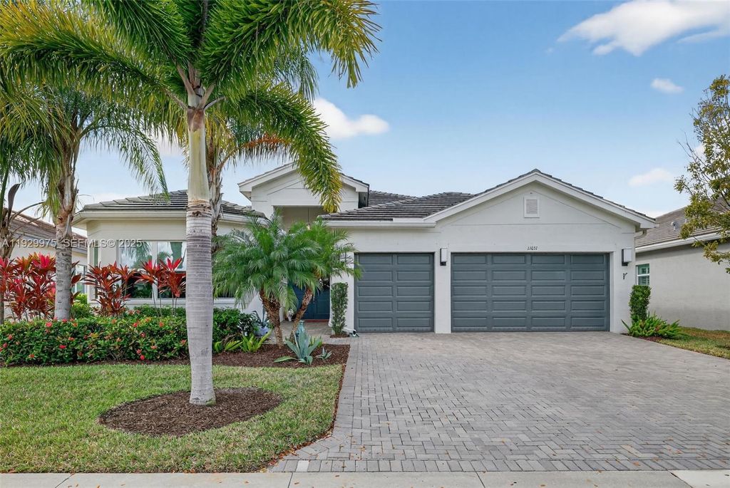Image 1 of property listing at 11051 SW Ivory Springs Ln, Port St. Lucie, FL 34987