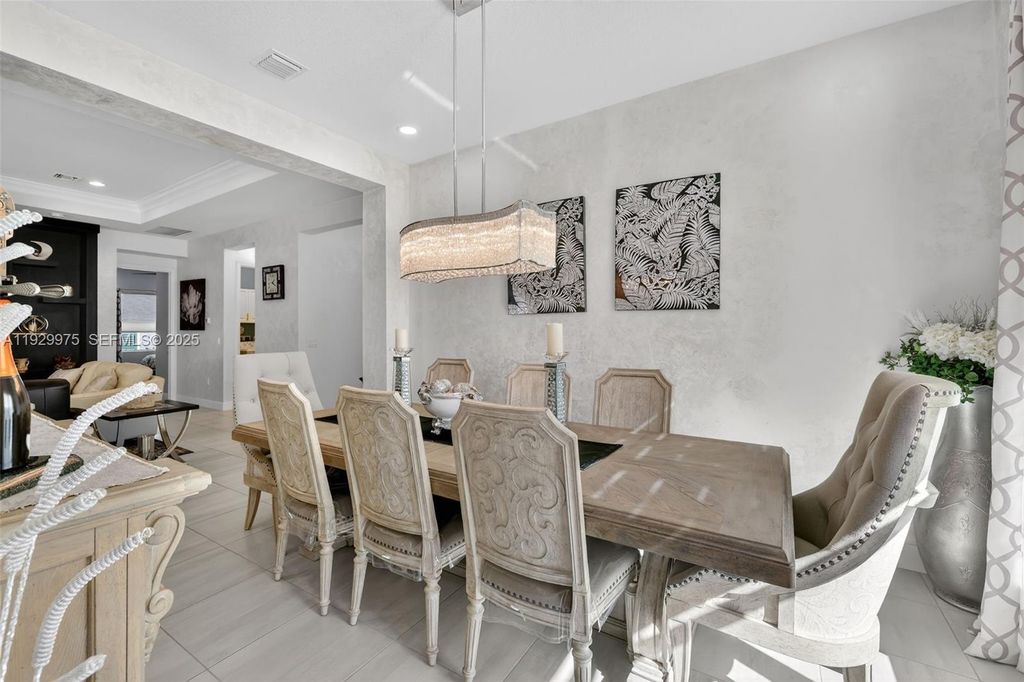 Image 12 of property listing at 11051 SW Ivory Springs Ln, Port St. Lucie, FL 34987