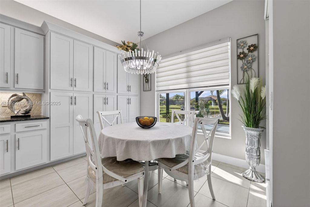 Image 18 of property listing at 11051 SW Ivory Springs Ln, Port St. Lucie, FL 34987