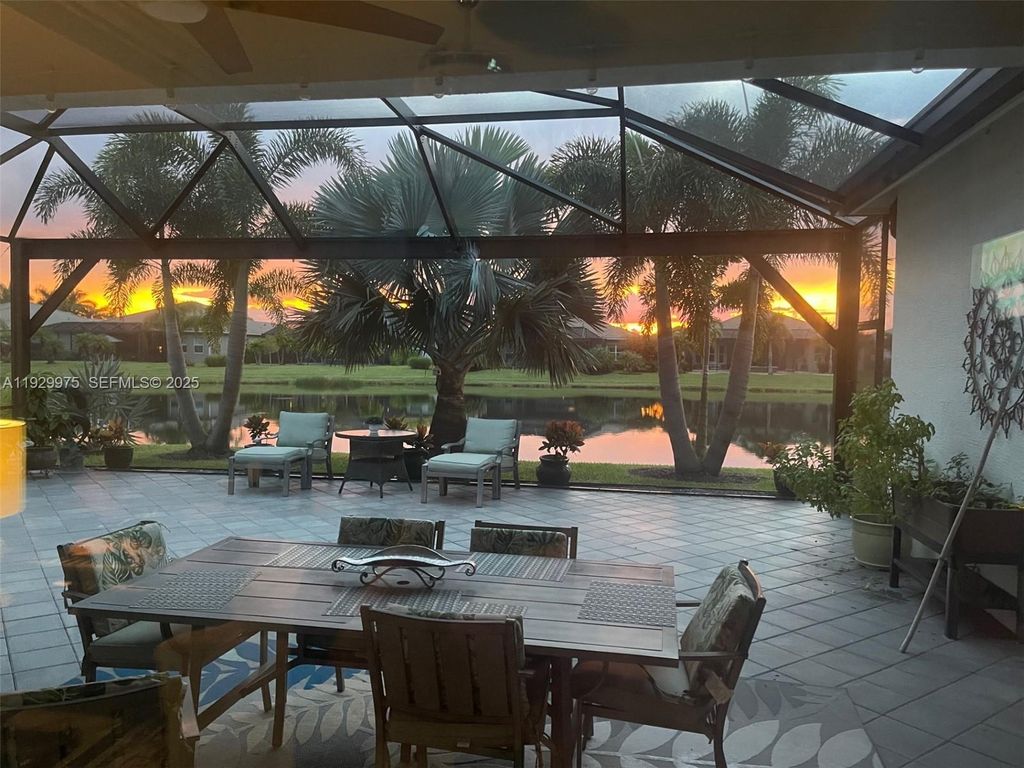 Image 2 of property listing at 11051 SW Ivory Springs Ln, Port St. Lucie, FL 34987