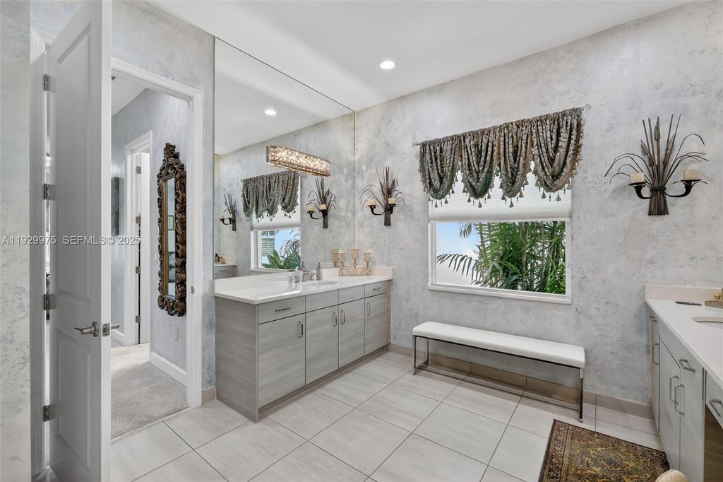 Image 23 of property listing at 11051 SW Ivory Springs Ln, Port St. Lucie, FL 34987