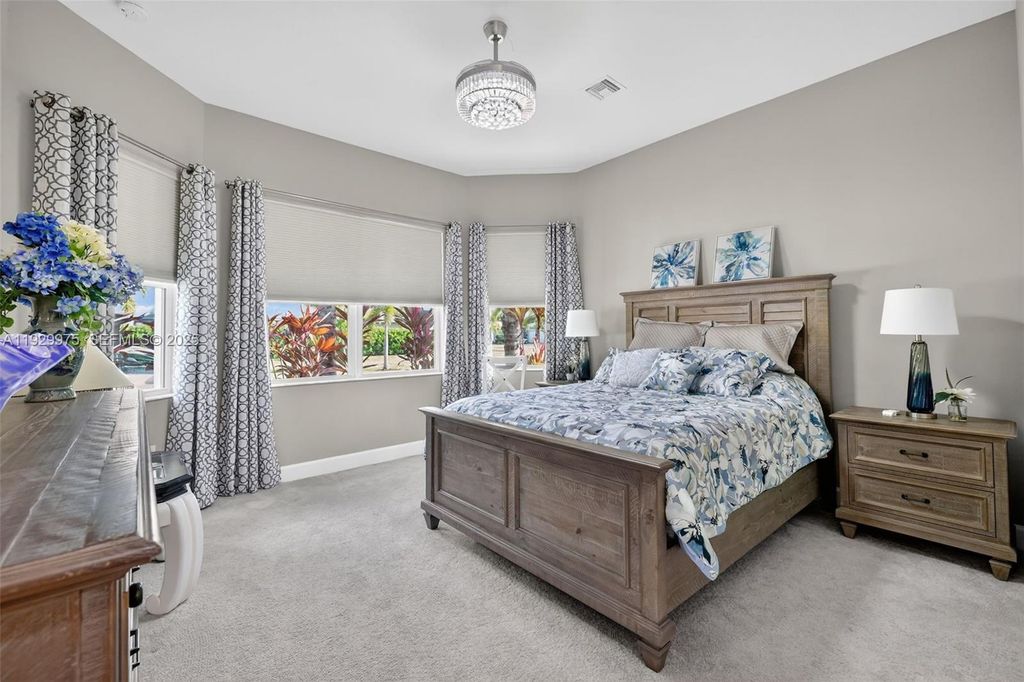 Image 29 of property listing at 11051 SW Ivory Springs Ln, Port St. Lucie, FL 34987