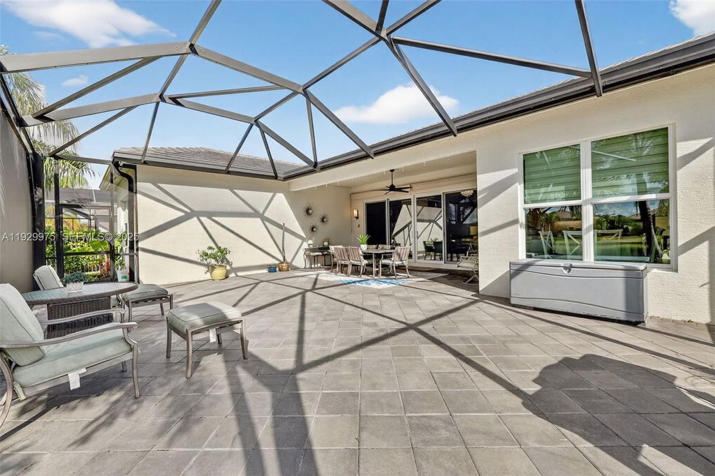 Image 36 of property listing at 11051 SW Ivory Springs Ln, Port St. Lucie, FL 34987