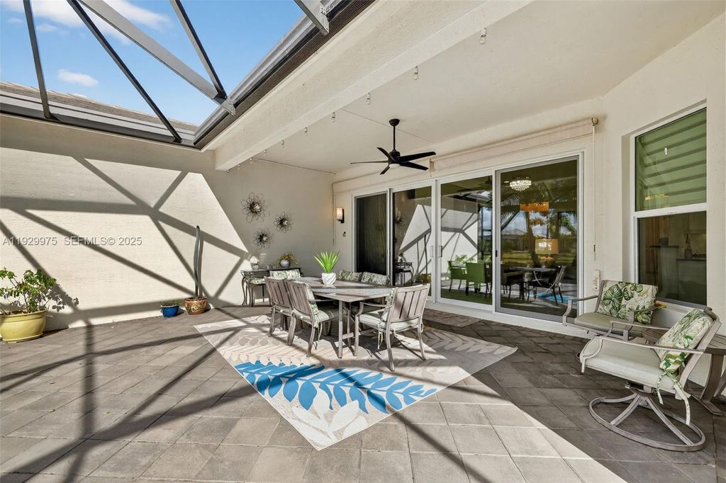 Image 37 of property listing at 11051 SW Ivory Springs Ln, Port St. Lucie, FL 34987