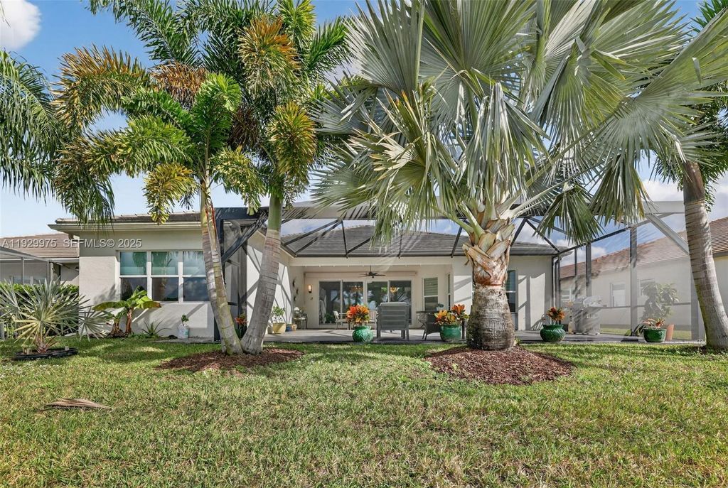 Image 40 of property listing at 11051 SW Ivory Springs Ln, Port St. Lucie, FL 34987