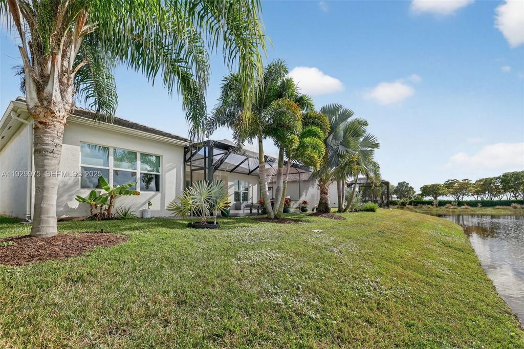 Image 41 of property listing at 11051 SW Ivory Springs Ln, Port St. Lucie, FL 34987