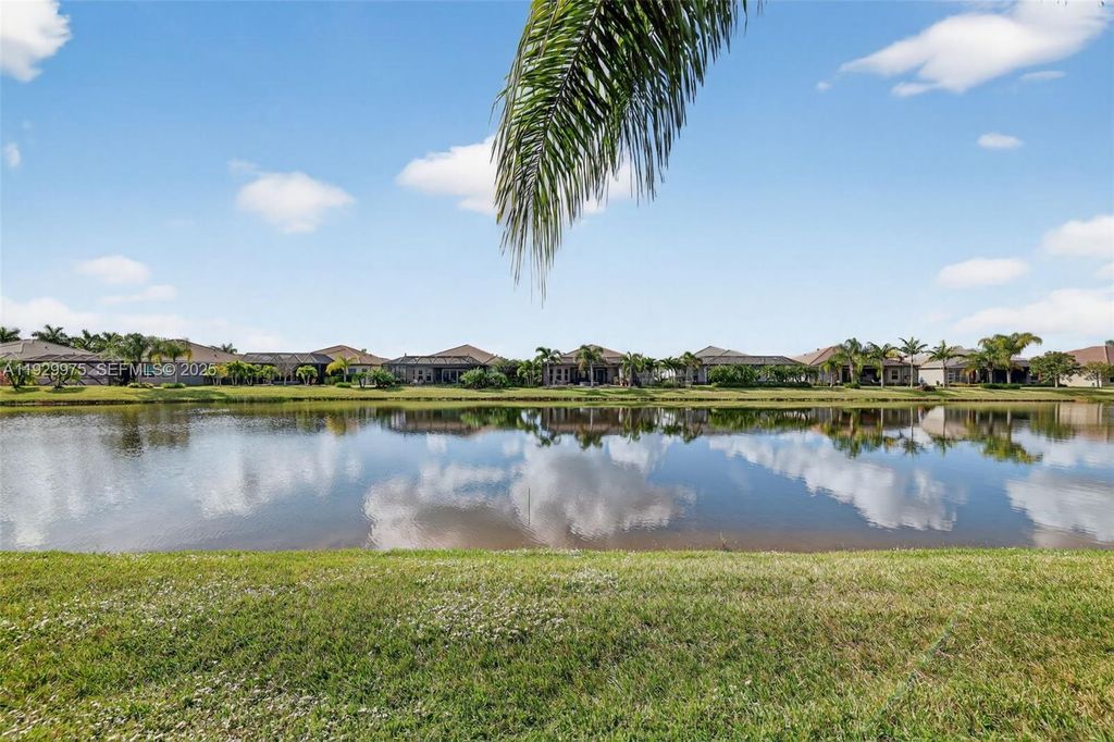 Image 43 of property listing at 11051 SW Ivory Springs Ln, Port St. Lucie, FL 34987
