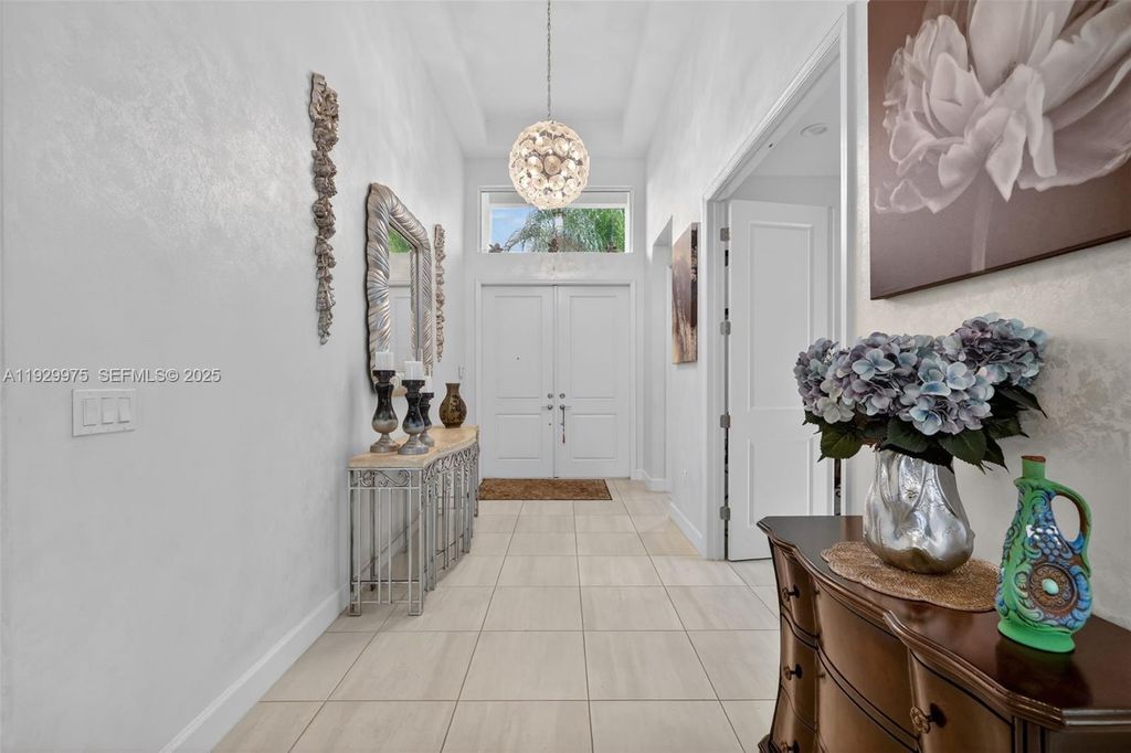 Image 6 of property listing at 11051 SW Ivory Springs Ln, Port St. Lucie, FL 34987