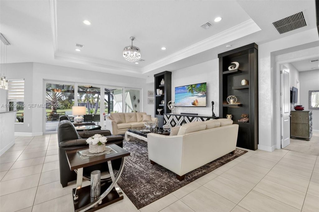 Image 7 of property listing at 11051 SW Ivory Springs Ln, Port St. Lucie, FL 34987