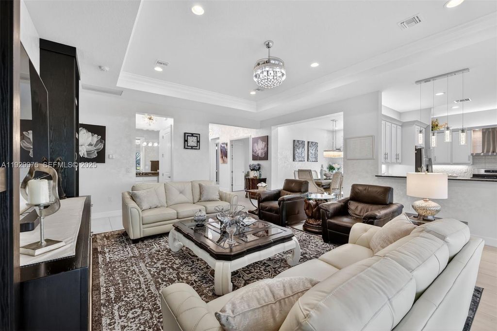 Image 8 of property listing at 11051 SW Ivory Springs Ln, Port St. Lucie, FL 34987