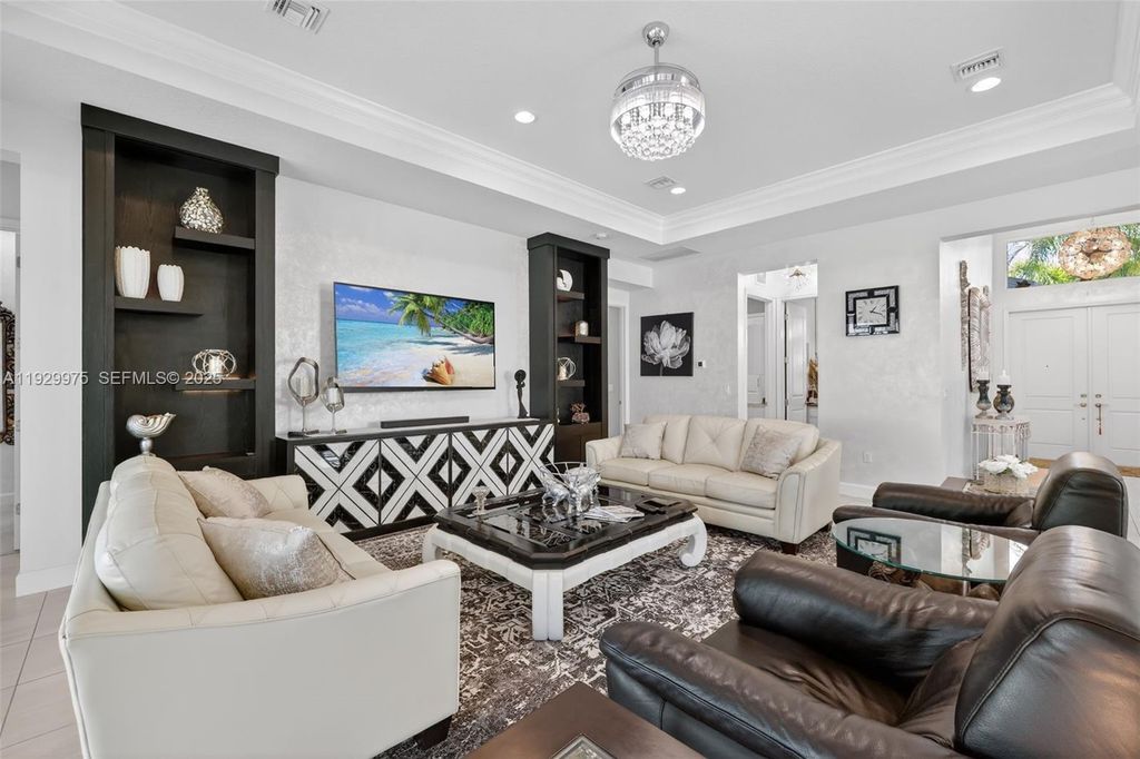 Image 9 of property listing at 11051 SW Ivory Springs Ln, Port St. Lucie, FL 34987