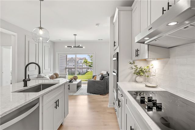 141 East Point Drive 309, East Providence, RI 02916