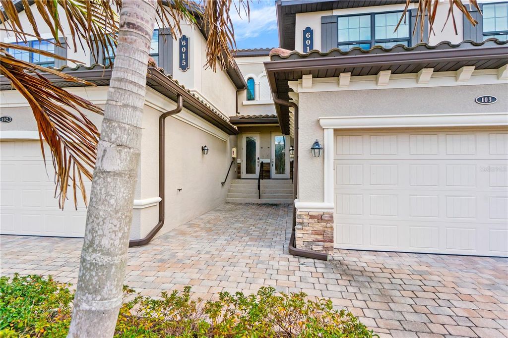 Image 5 of property listing at 6015 WORSHAM LANE 103, Bradenton, FL 34211