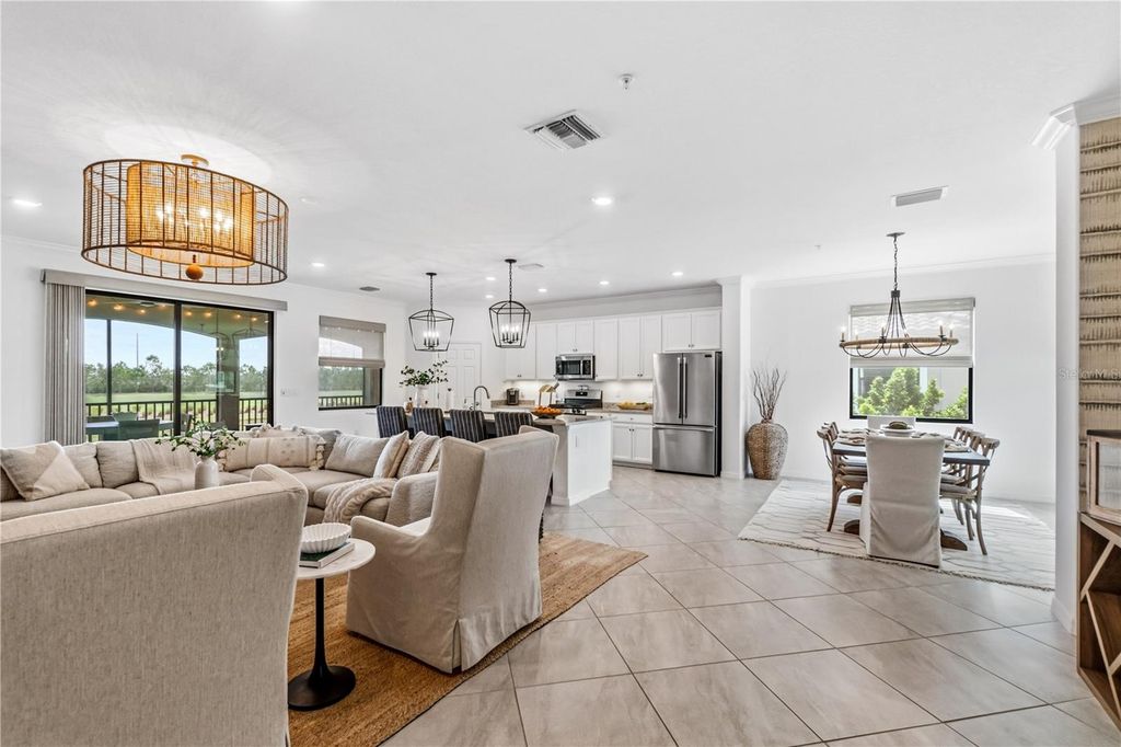 Image 6 of property listing at 6015 WORSHAM LANE 103, Bradenton, FL 34211