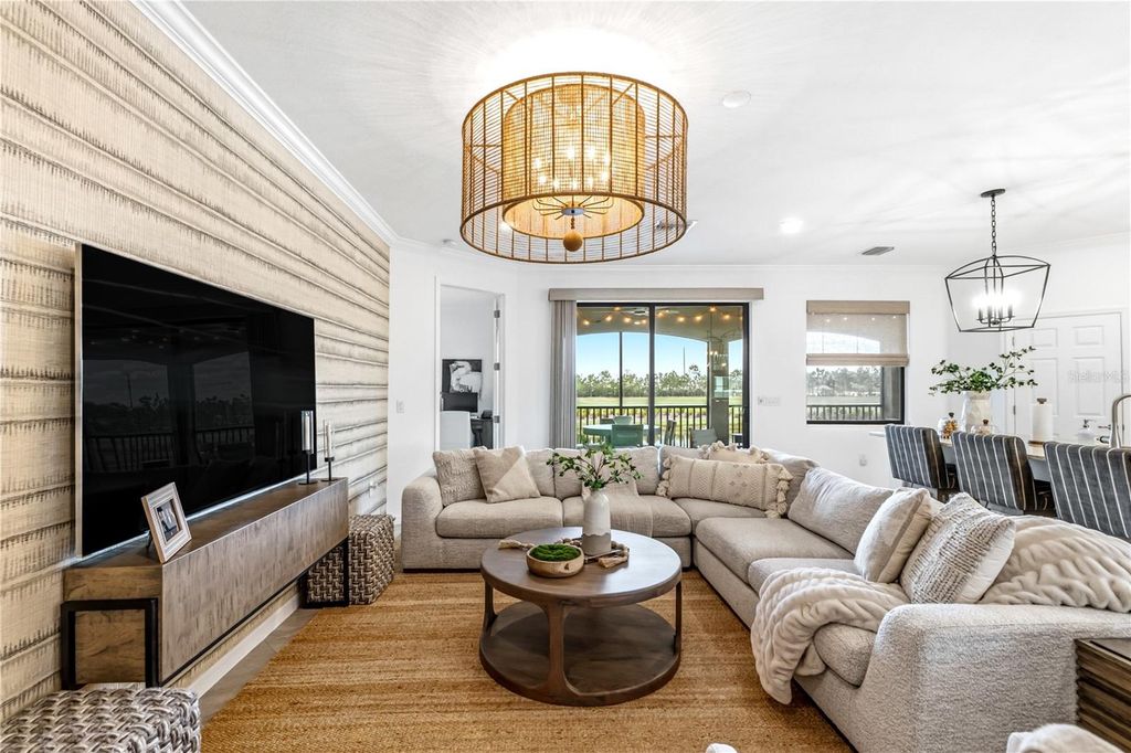 Image 8 of property listing at 6015 WORSHAM LANE 103, Bradenton, FL 34211