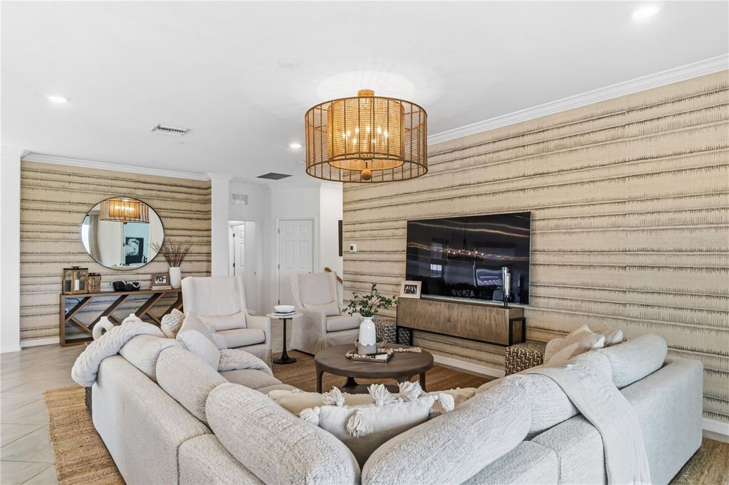 Image 9 of property listing at 6015 WORSHAM LANE 103, Bradenton, FL 34211