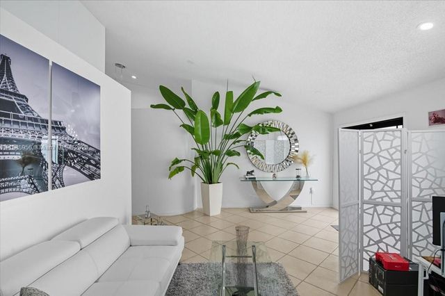 18775 NW 80th Ave 18775, Hialeah, FL 33015