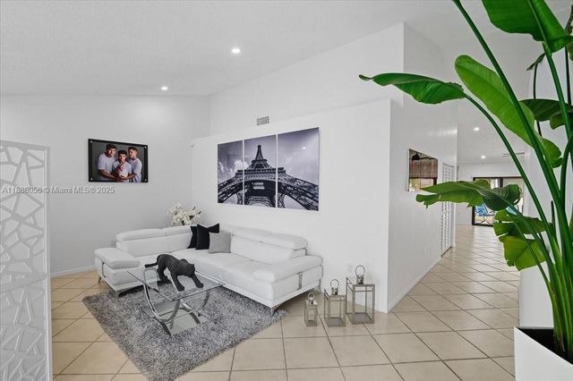 18775 NW 80th Ave 18775, Hialeah, FL 33015