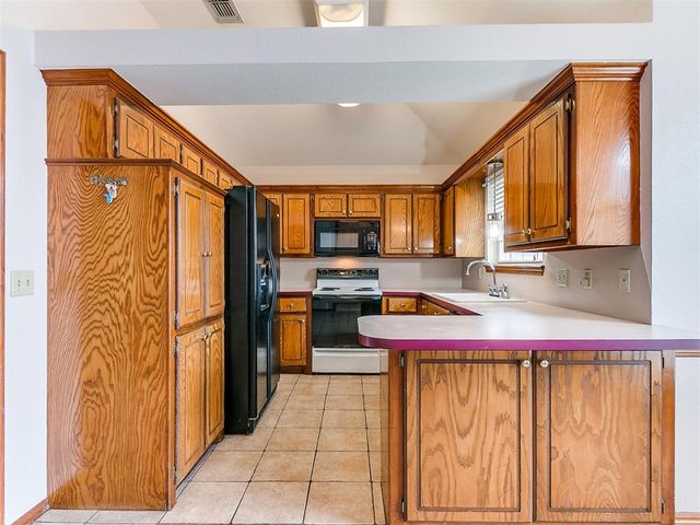 1653 NE 9th Street, Moore, OK 73160