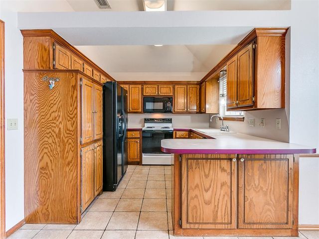 1653 NE 9th Street, Moore, OK 73160