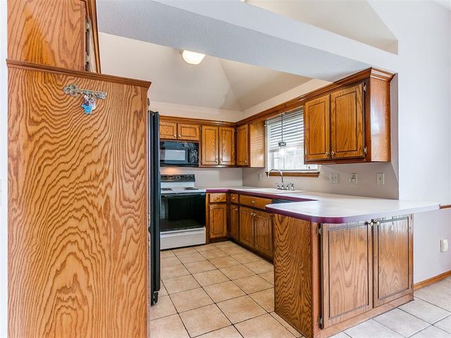 1653 NE 9th Street, Moore, OK 73160