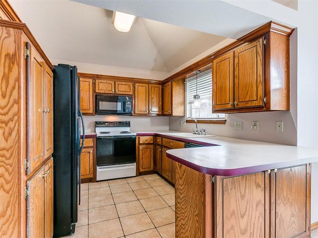1653 NE 9th Street, Moore, OK 73160