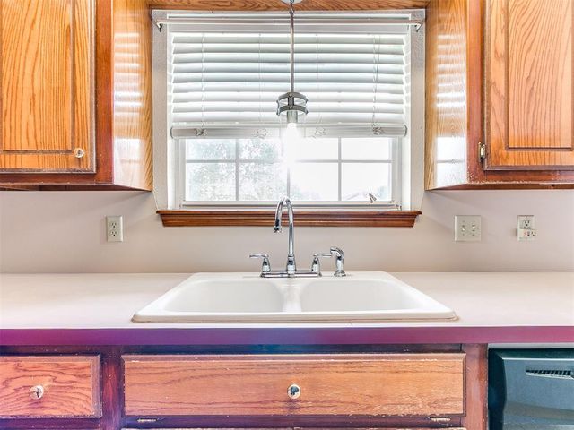 1653 NE 9th Street, Moore, OK 73160