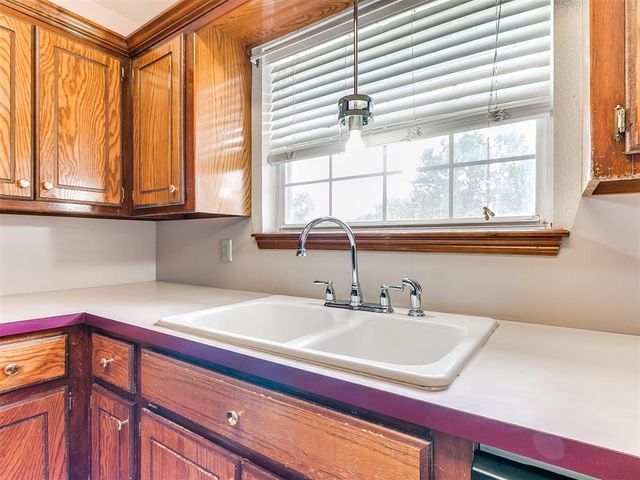 1653 NE 9th Street, Moore, OK 73160