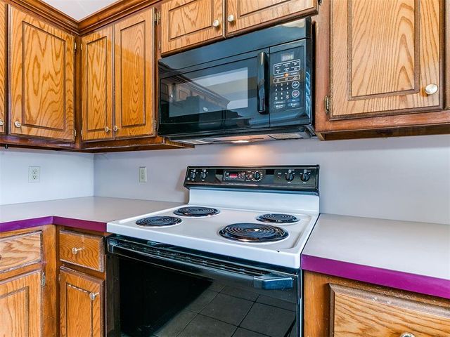 1653 NE 9th Street, Moore, OK 73160