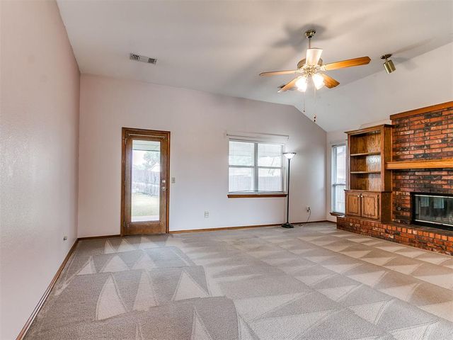 1653 NE 9th Street, Moore, OK 73160