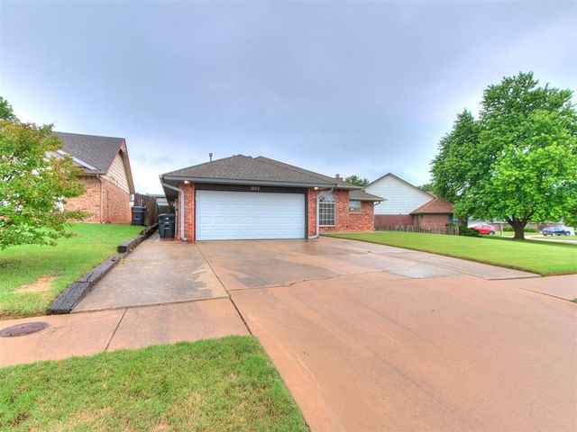 1653 NE 9th Street, Moore, OK 73160
