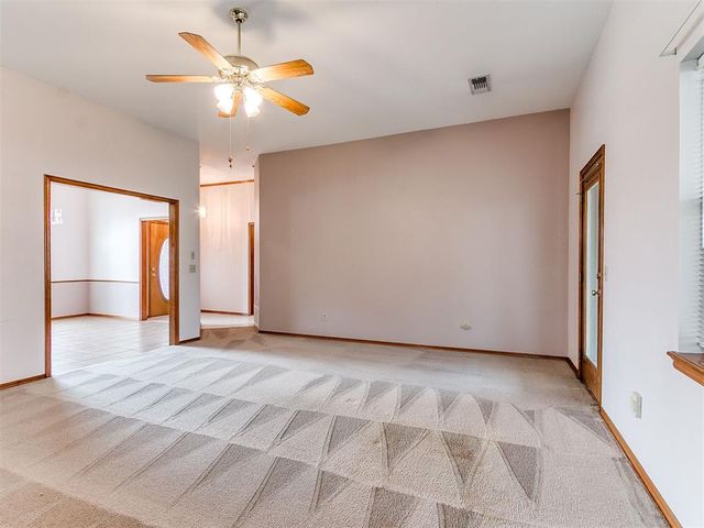 1653 NE 9th Street, Moore, OK 73160