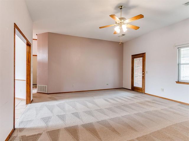 1653 NE 9th Street, Moore, OK 73160