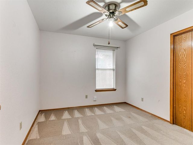 1653 NE 9th Street, Moore, OK 73160