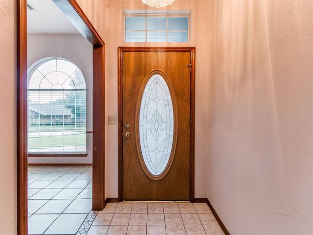 1653 NE 9th Street, Moore, OK 73160