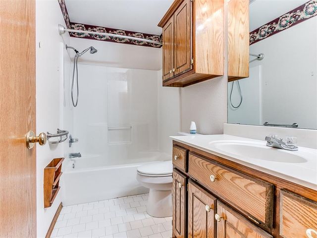 1653 NE 9th Street, Moore, OK 73160