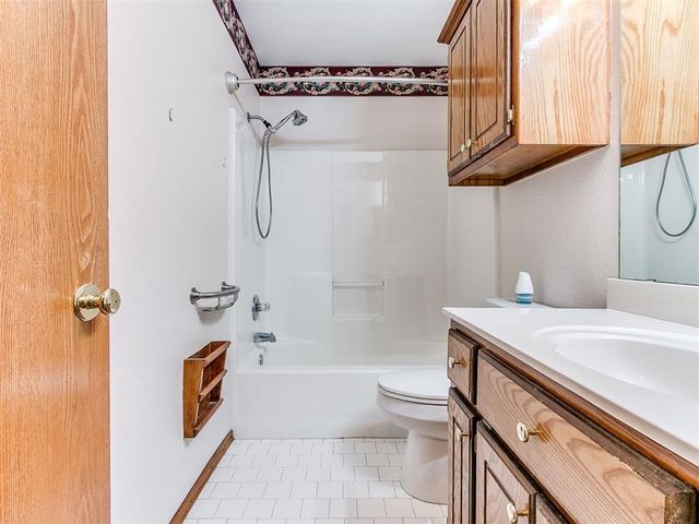 1653 NE 9th Street, Moore, OK 73160