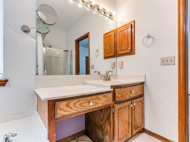 1653 NE 9th Street, Moore, OK 73160