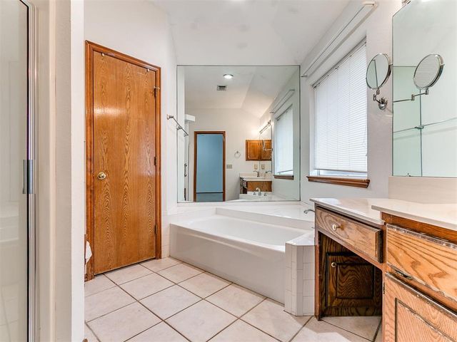 1653 NE 9th Street, Moore, OK 73160