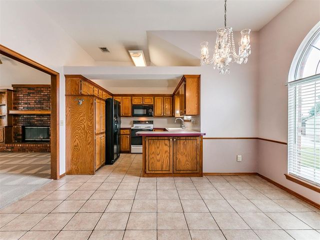 1653 NE 9th Street, Moore, OK 73160