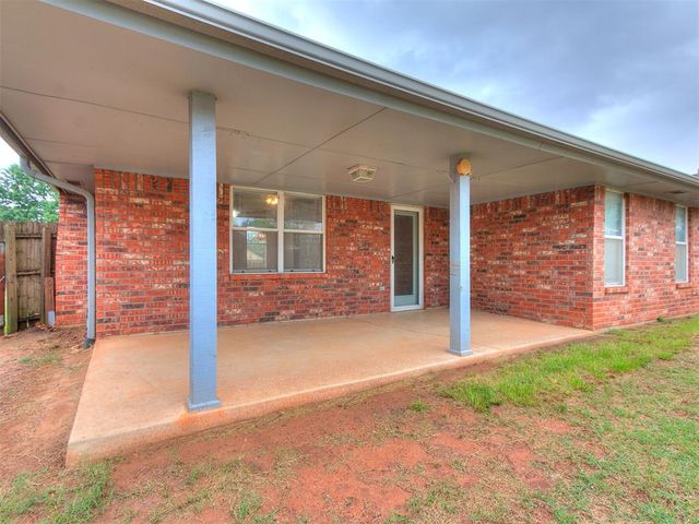 1653 NE 9th Street, Moore, OK 73160