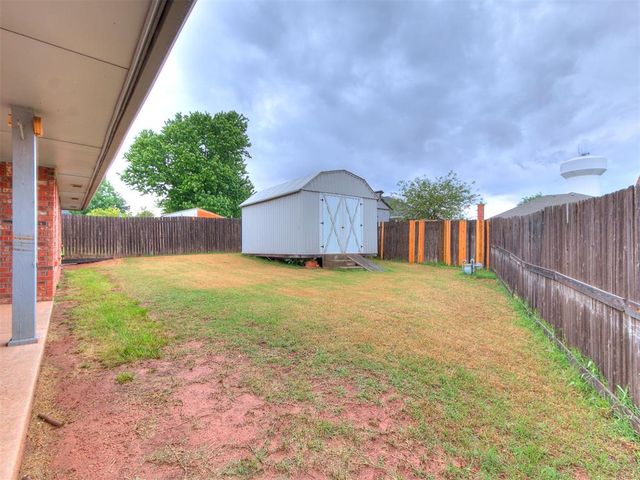 1653 NE 9th Street, Moore, OK 73160