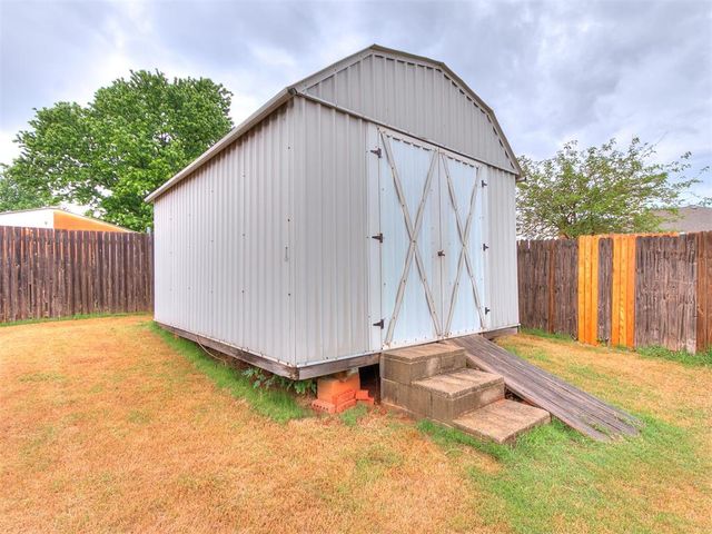 1653 NE 9th Street, Moore, OK 73160