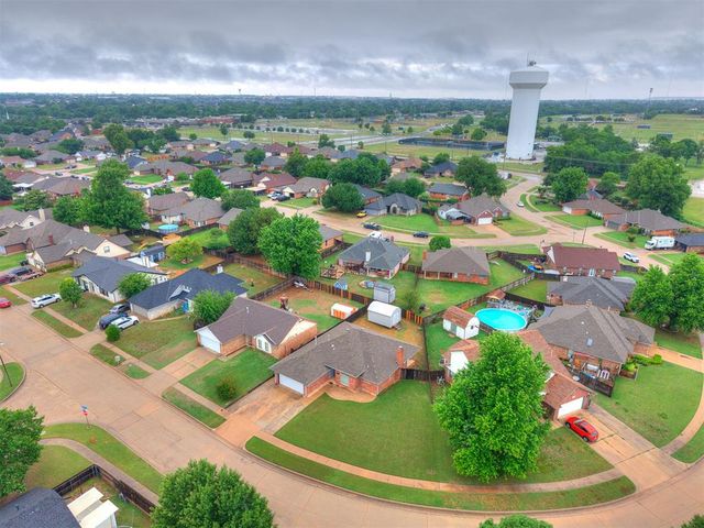 1653 NE 9th Street, Moore, OK 73160