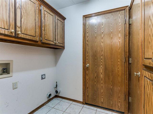 1653 NE 9th Street, Moore, OK 73160