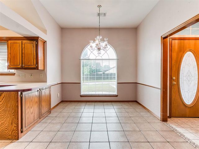 1653 NE 9th Street, Moore, OK 73160