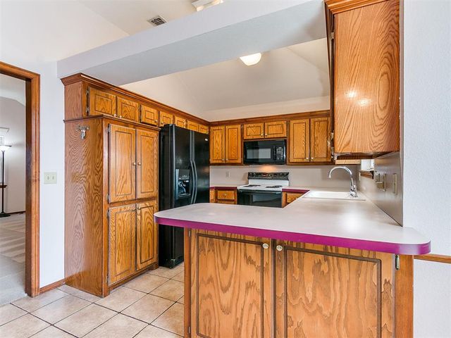 1653 NE 9th Street, Moore, OK 73160