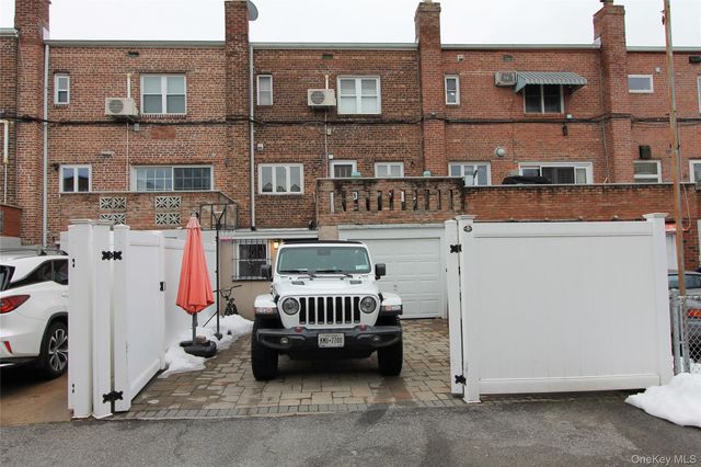 61-21 81st Street, Middle Village, NY 11379