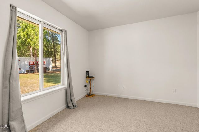 2749 Jumpoff Joe Creek Road, Grants Pass, OR 97526