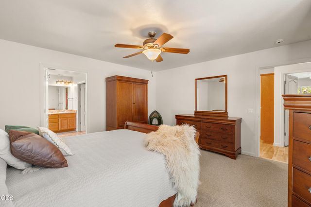 2749 Jumpoff Joe Creek Road, Grants Pass, OR 97526